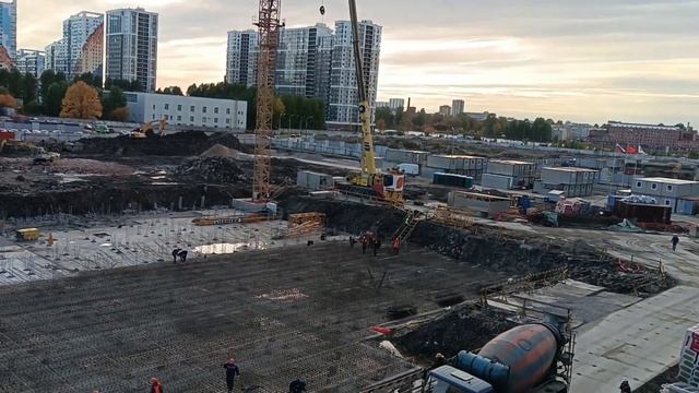 Стройка. Заливка бетоном перекрытий под первый этаж смотреть онлайн