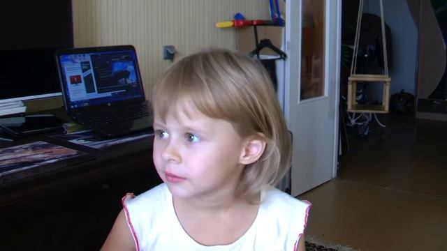 Ульяша учится свистеть 4г+8м+23дня
