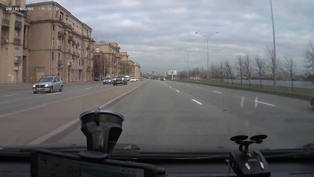 На Октябрьской набережной