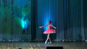 Копия видео "Валетова Мария Сергеена. Полька. Муз. С.Рахманинова. Преподаватель Г.В. Хованская."