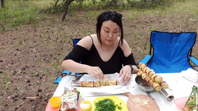Шашлык из картошки. Новый вариант запеченной картошки на углях. Готовим на природе.