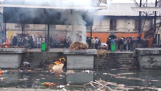 Кремация на улице города. смотреть онлайн