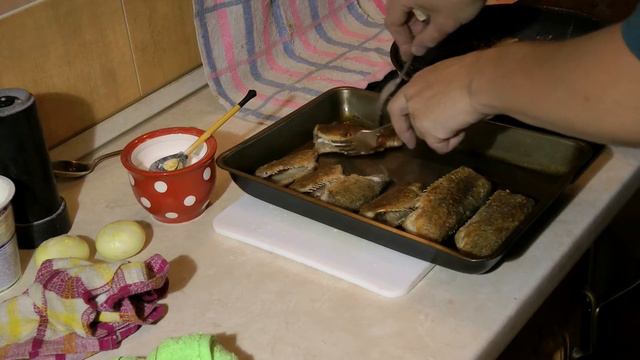 Жареный карась в сметане.