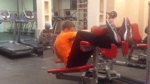 Статические повороты в скамье для пресса