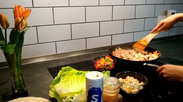 Лепешки с мясом и овощами смотреть онлайн