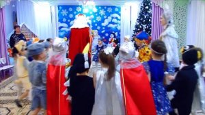 Новогодний хоровод с Дедом Морозом "Дед Мороз на санках мчится" автор песни З. Роот