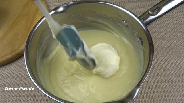 Кондитерский крем для торта. Заварной крем чиз. Приготовление крема шарлотт. Крем кондитерский. Как сделать крем покажи видео.