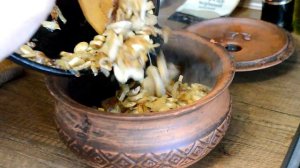 Мясо тушеное с грибами и болгарским перцем в сметане