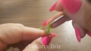 вяжем за минуту веточку с листиками для компазиций