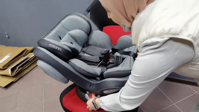 Показываем поворотный механизм автокресла Osann Eno 360