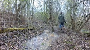 ОХ УЖ ЭТА ШАРНИРНАЯ СЕТКА , ПРОДОЛЖАЮ ЭКОНОМИТЬ НА ВОЛЬЕРЕ)