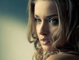 Слеза в декольте.