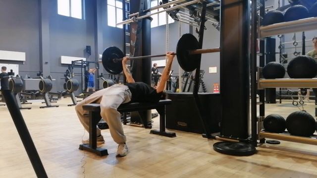 Техника жима штанги лёжа от груди. #фитнес #жимштанги #жимлёжа #штанга смотреть онлайн