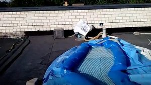 Как заклеить дно бассейна с водой.