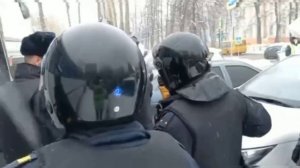 В Екатеринбурге на антивоенной акции начались задержания