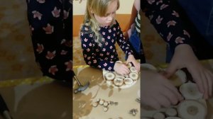 Подставка из спилов дерева