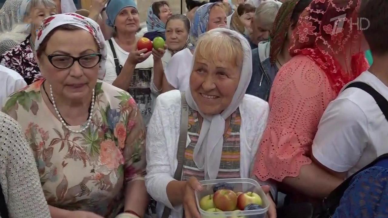 Православные верующие сегодня отмечают Преображение Господне, или Яблочный Спас