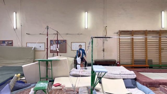 Елисей. Турник. Ура!!! Соскок сальто прогнувшись с оборотов. смотреть онлайн