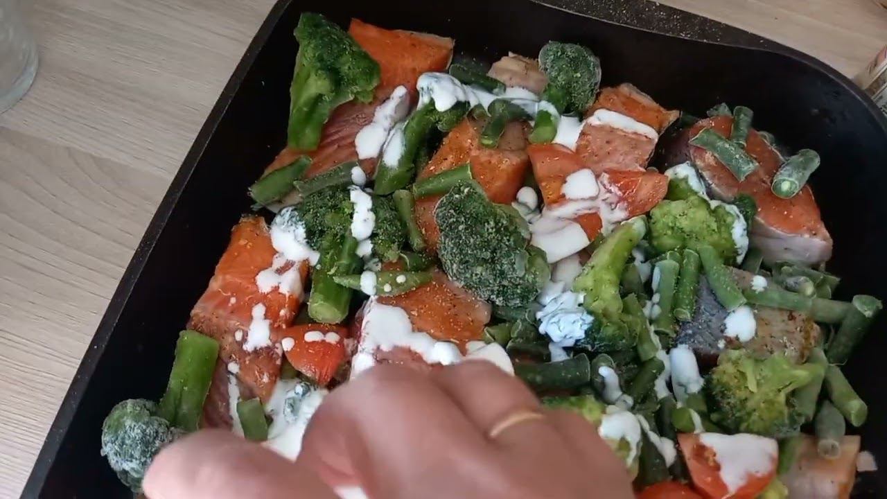 Форель с овощами в духовке. Огород на подоконнике.