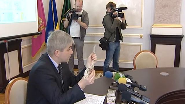 12.04.16 - Нацбанк ввел новую банкноту номиналом 500 гривен