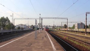 Вечерний воскресный электропоезд ЭД4М-0454 из Москвы прибывает на станцию Михнево