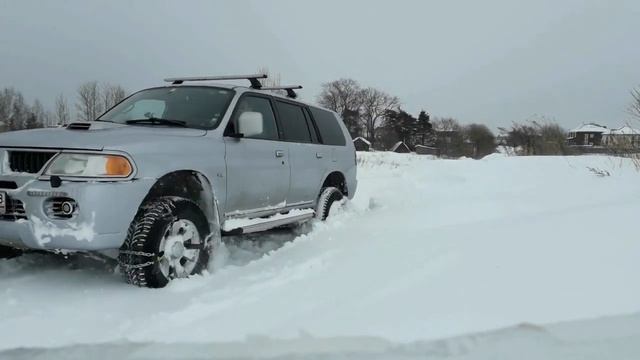 Мицубиши Паджеро Спорт по снегу смотреть онлайн