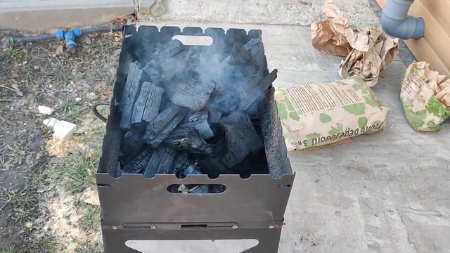 Быстро разжечь угли в мангале с одной спички без доп. средств? Дело в мастерстве, углях, мангале? смотреть онлайн