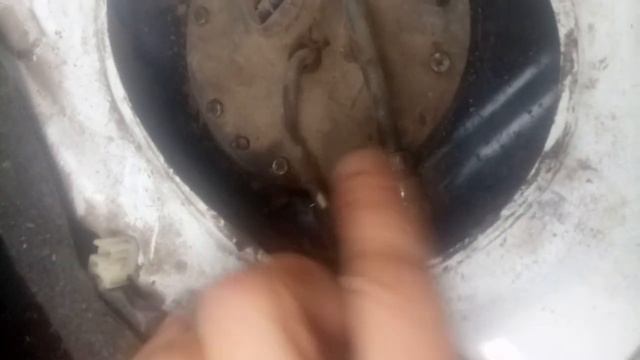 как снять бензонасос TOYOTA corolla 110 смотреть онлайн