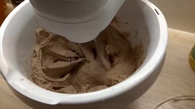 Miesenie kysnutého cesta (pšenično/ražná múka) v Bosch MUM смотреть онлайн