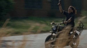 Daryl Dixon in Honda CB 750 Nighthawk / The Walking Dead  8x1