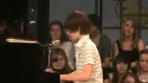 класно поет)