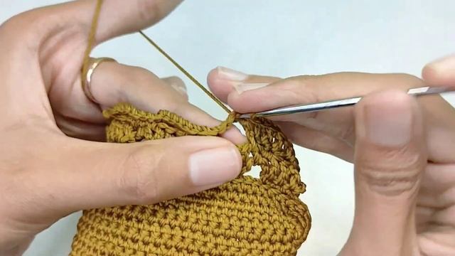 Simple & Elegant Crochet Handbag - How to Make Crochet Bag Easy for Beginners (SUBTITLE) смотреть онлайн