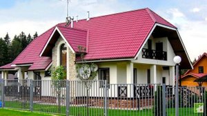 Проекты домов с полувальмовой крышей – совмещение красоты и практичности