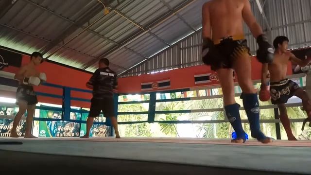 Спарринг с тайцем. 1 раунд. Кэмп Jaroenthong. Тайский бокс. Ратманский С.И. СК "Black Horse" смотреть онлайн