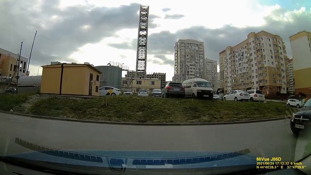 Мальчик, выбежал на дорогу в метре от машины! хорошо, что я медленно ехала