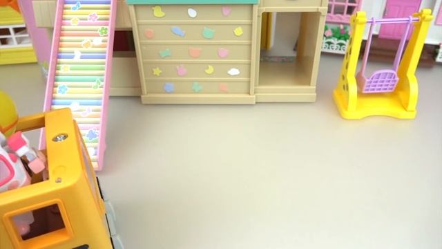 Baby doll park slide wheel and car toys play смотреть онлайн