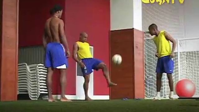 финты рональдиньо роберто карлос смотреть онлайн