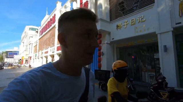 Прогулка по Санья / Первый рынок и пляж Саньябея