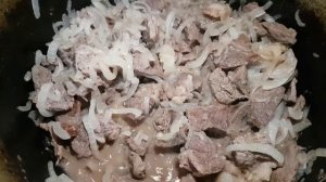 Мясо с луком в казане. Пальчики оближешь. Как приготовить мясо с луком.