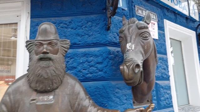 Уральский Арбат и его скульптуры/часть2/прогулка по городу: продолжение улицы Вайнера