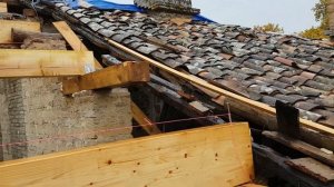 Ремонт замка во Франции