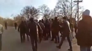 Жители перекрыли дорогу танкам. Танки уехали... Днепрорудное Запорожская область 27.02.2022