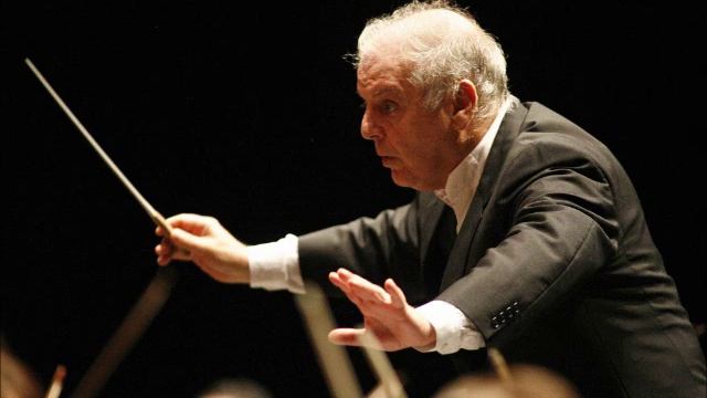 Mozart: Symphony no. 40 - IV. Allegro assai (Barenboim & Wiener Philharmoniker 2012) смотреть онлайн