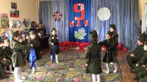 Танец « Синий платочек» в детском саду