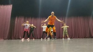 УЧИМ НОВЫЙ ПРОСТОЙ ТАНЕЦ НОГАМИ ИЗ ТРЕНДОВ ТИК ТОК ТАНЦЫ.  ШАФФЛ ОБУЧЕНИЕ ДЛЯ НАЧИНАЮЩИХ.