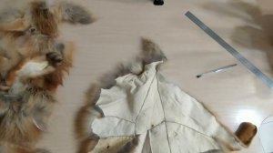 Тапочки из кусочков меха.