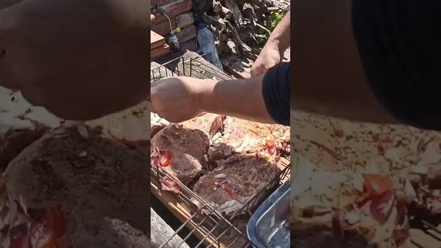 Вкусный стейк #стейк #мангал #мясо #дача #готовимнаприроде #готовка смотреть онлайн