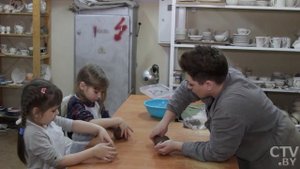 «Из такой посуды и еда вкуснее». Мастер-класс по созданию кружек из красной глины