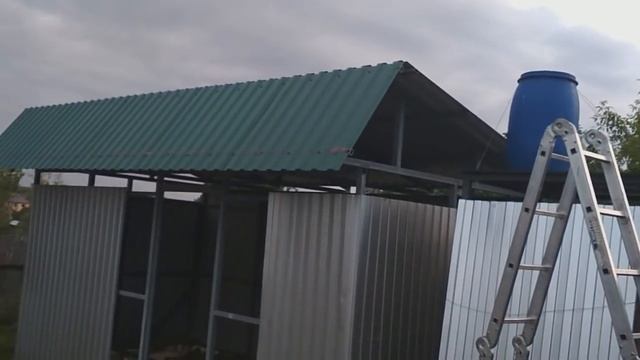 Хозпостройка из проф.трубы и проф.настила.Продолжение смотреть онлайн