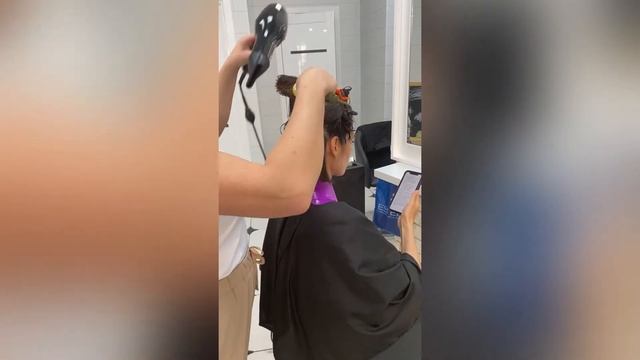 Как подстричь Боб каре? Техника стрижки каре. смотреть онлайн